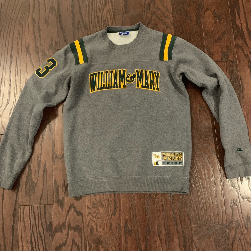 William and Mary Adult Small Crewneck Sweater. Excellent condition!